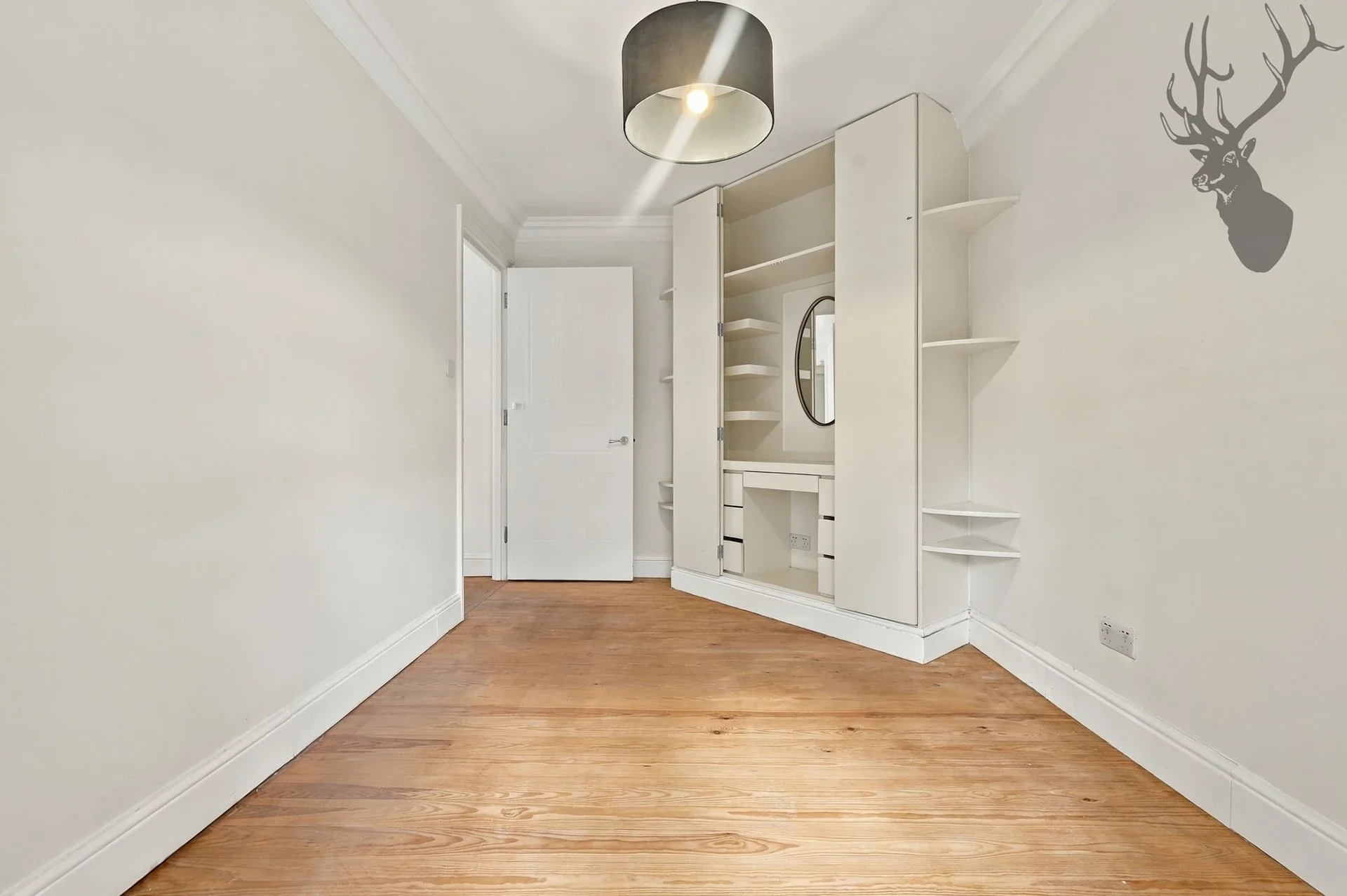 Flat Court Yard in Greater London