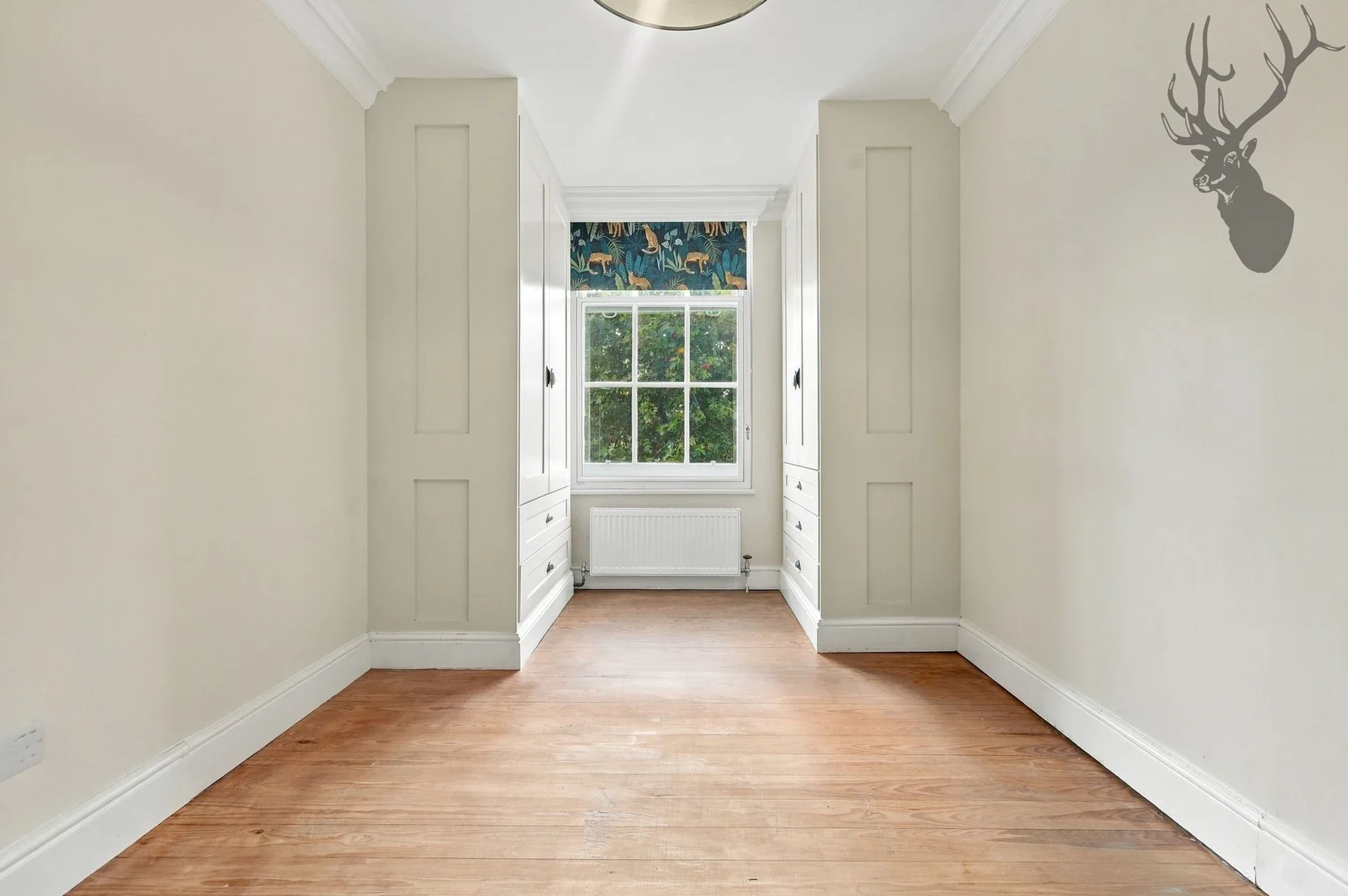 Flat Court Yard in Greater London