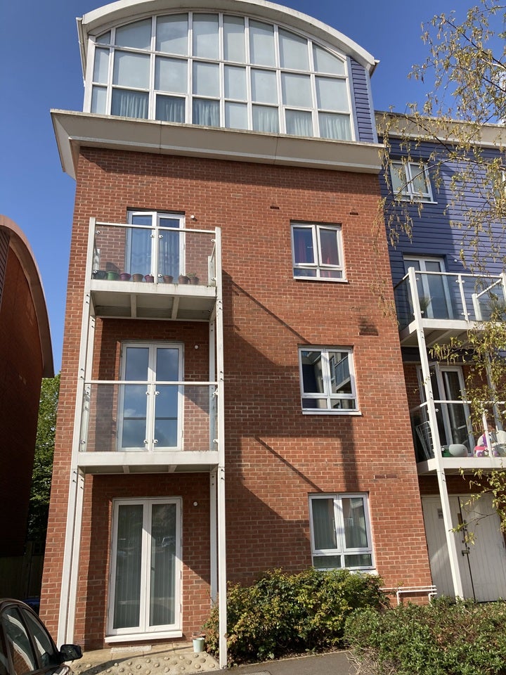 Flat Pump House Crescent in Watford