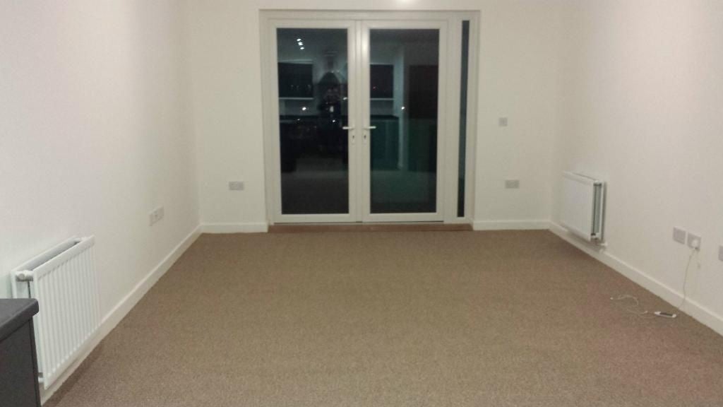 Flat Glenmore Way in Greater London