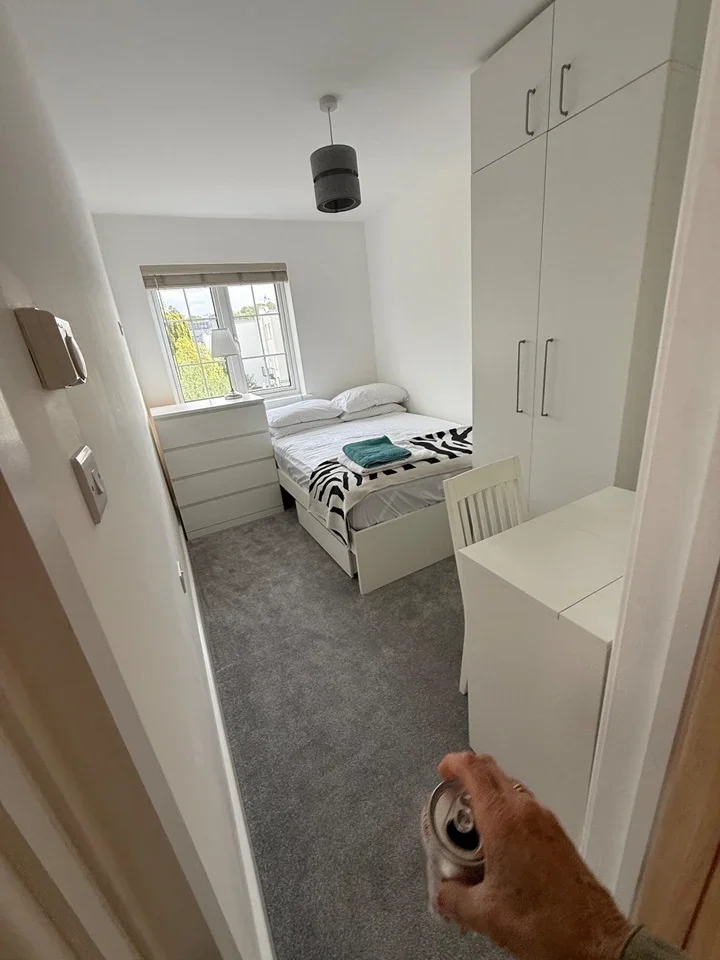 Room Eaton Drive in Greater London