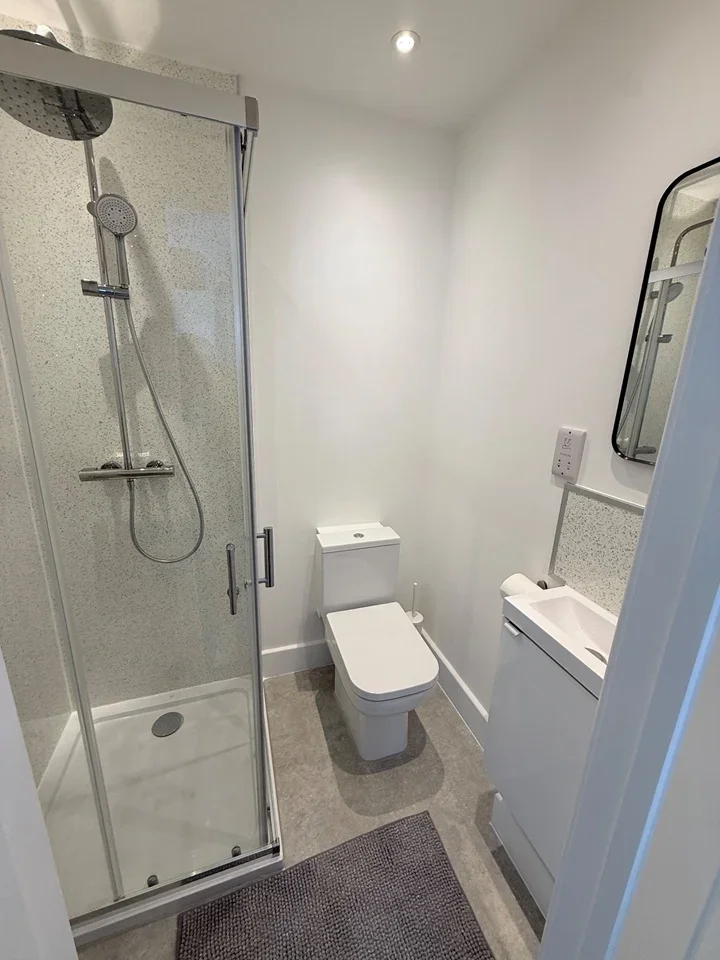 Room Eaton Drive in Greater London
