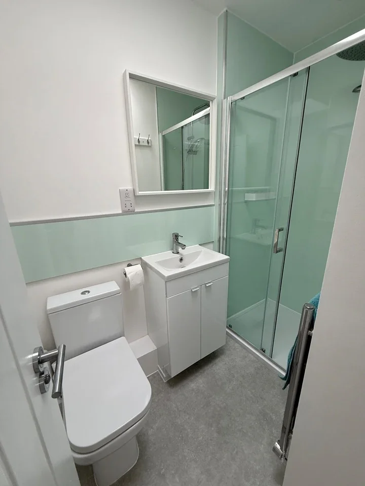 Room Eaton Drive in Greater London