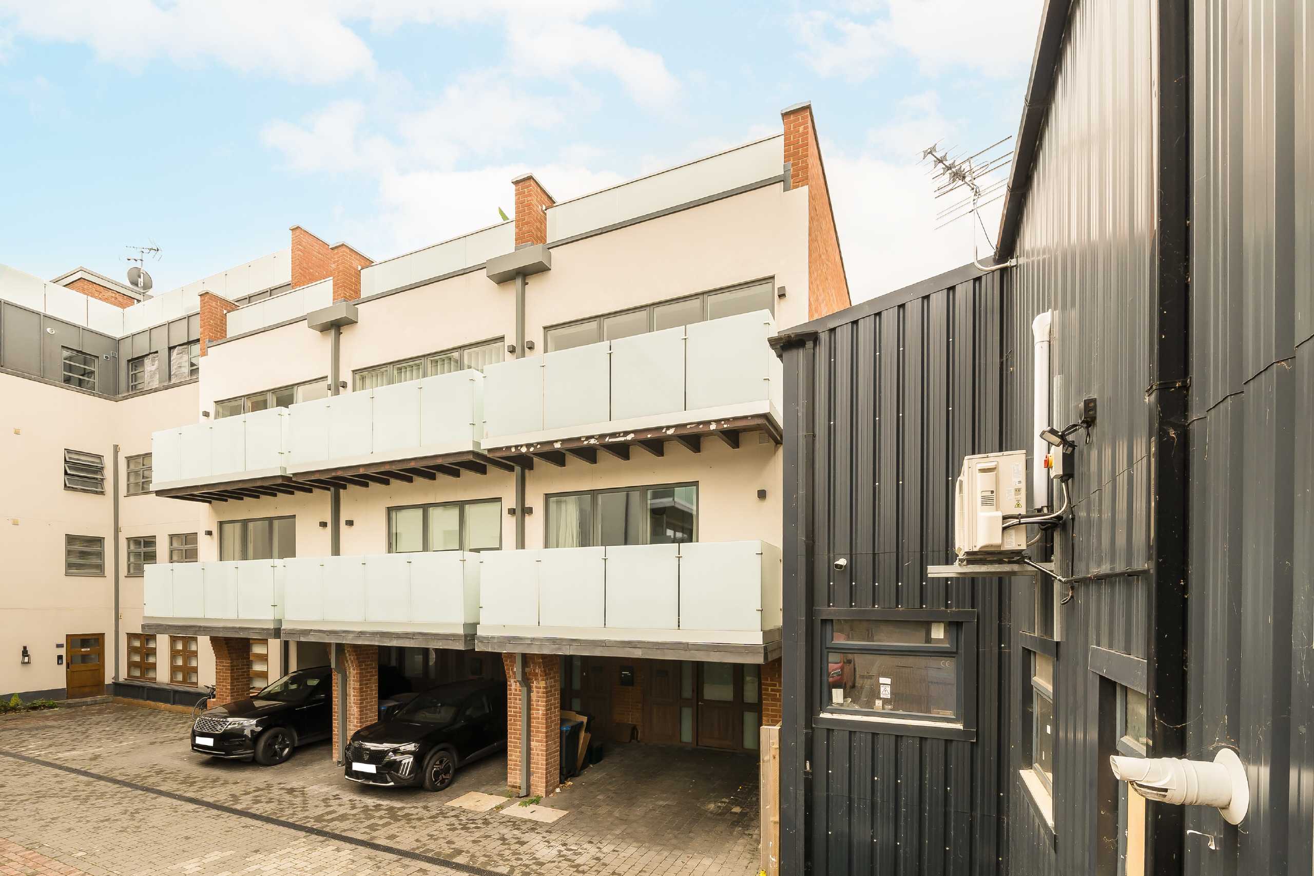 House Elm Grove in Greater London