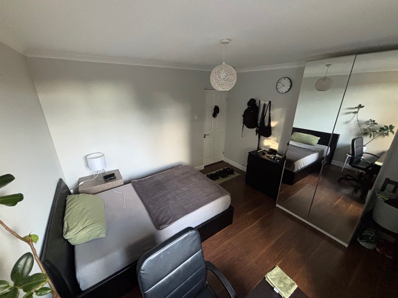 Room Thomas Baines Road in Greater London