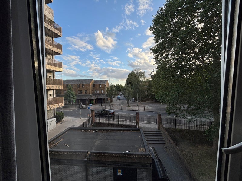 Room Thomas Baines Road in Greater London