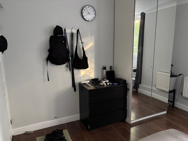 Room Thomas Baines Road in Greater London
