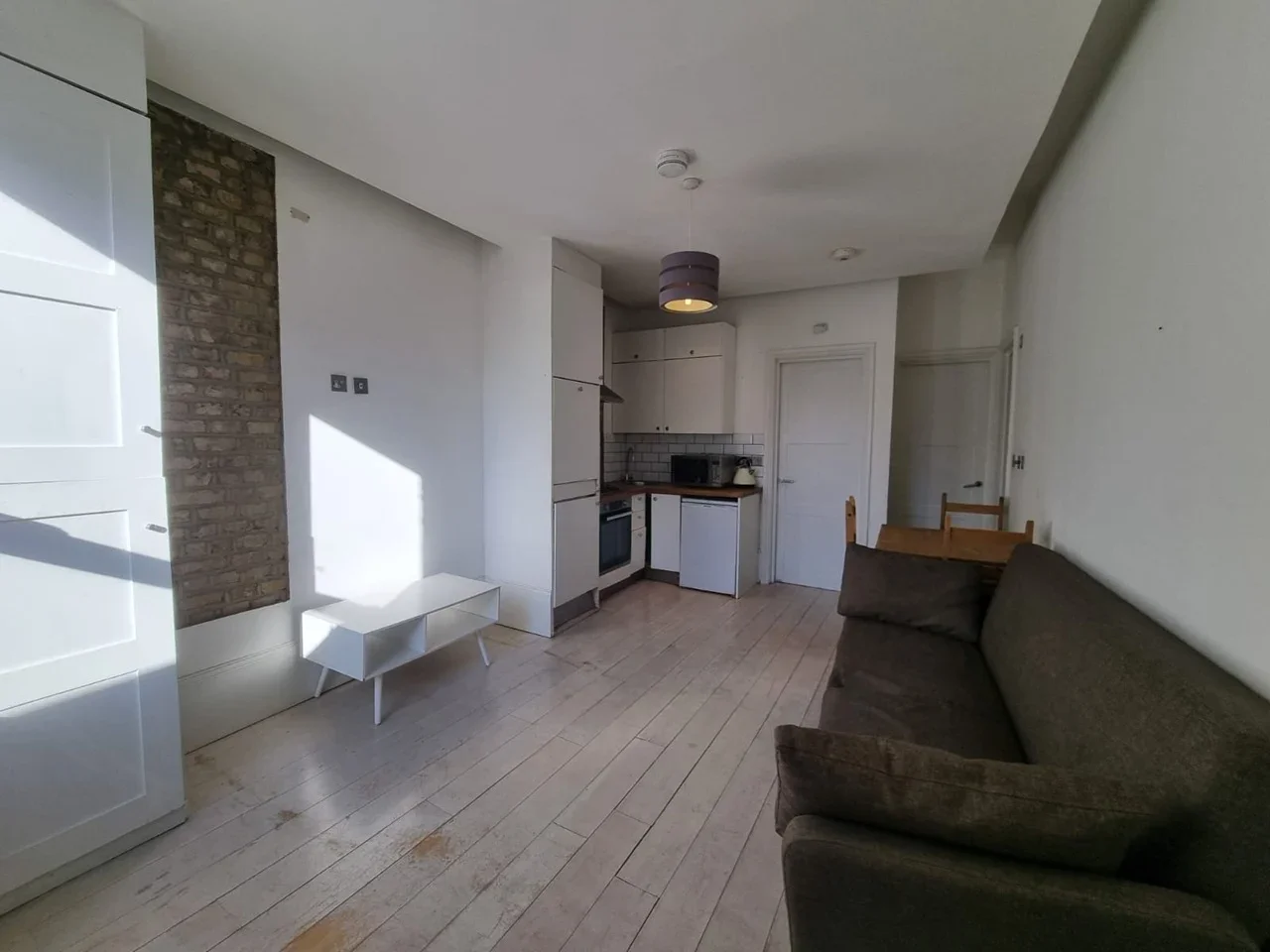 Flat Brixton Hill in Greater London