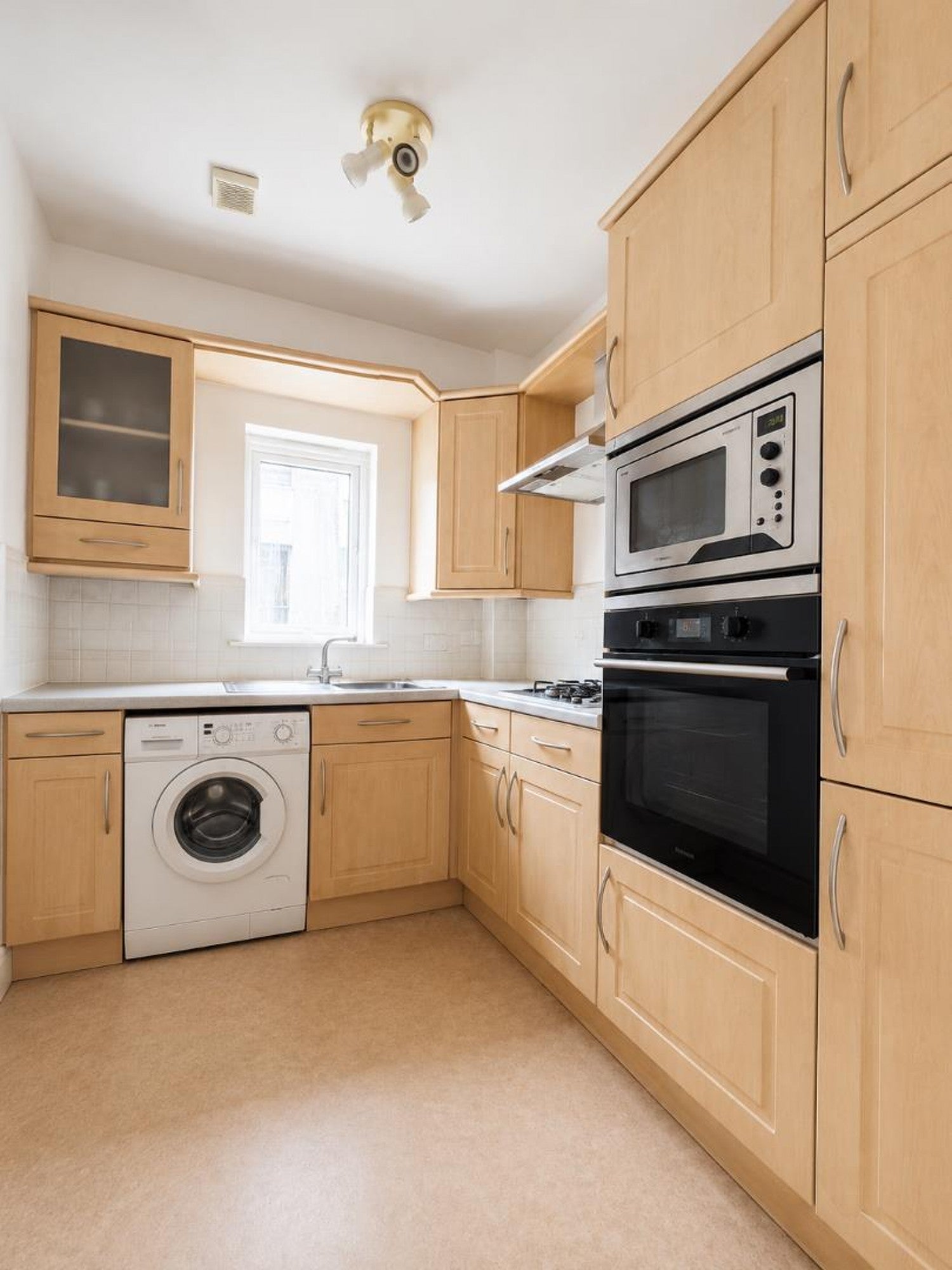 Flat Grangemoor Court in Cardiff