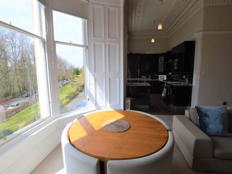 Flat Botanic Crescent in Glasgow