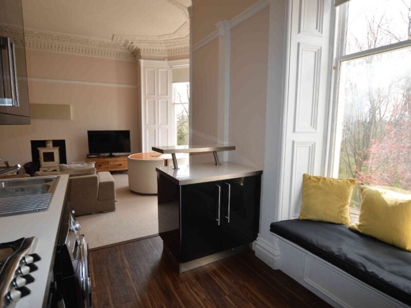 Flat Botanic Crescent in Glasgow