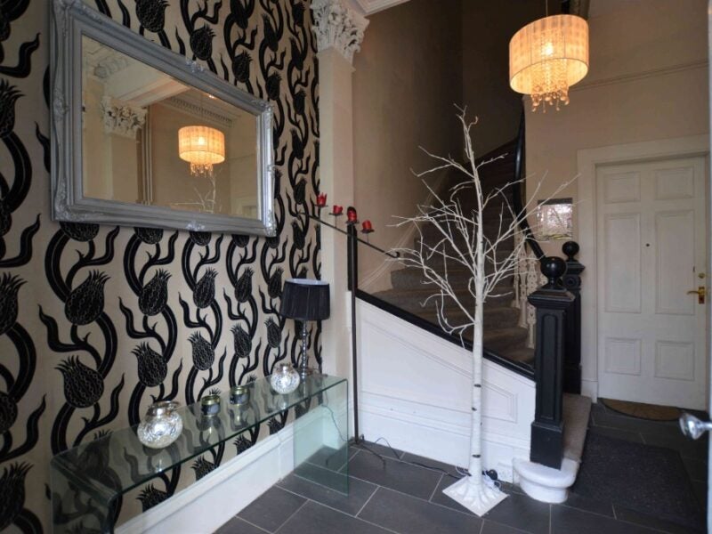 Flat Botanic Crescent in Glasgow