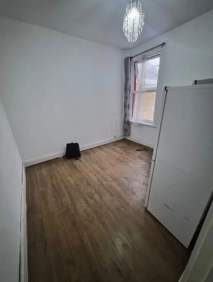 House Hunter Road in Greater London