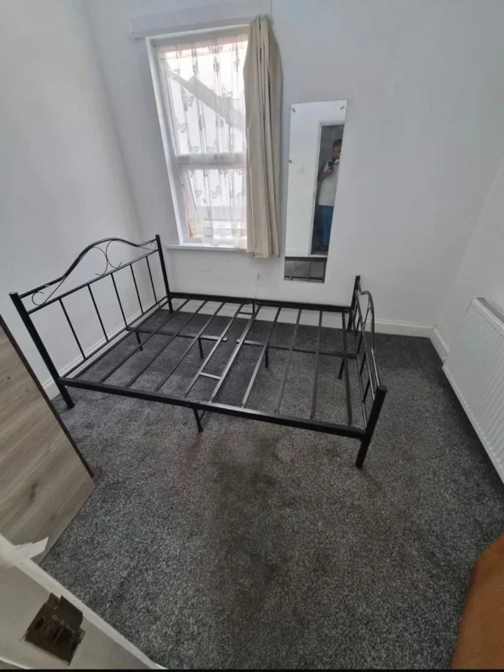 House Hunter Road in Greater London