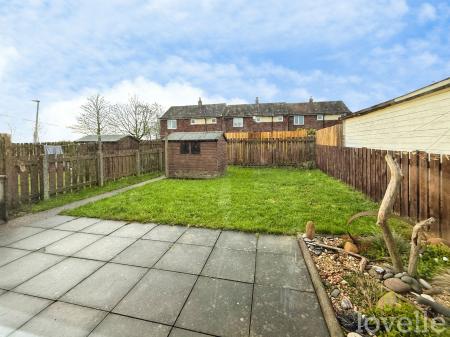 Flat Henlow Close in Kirton in Lindsey