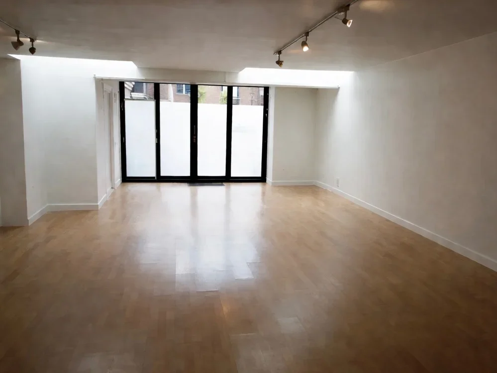 Flat Ivory Square in Greater London