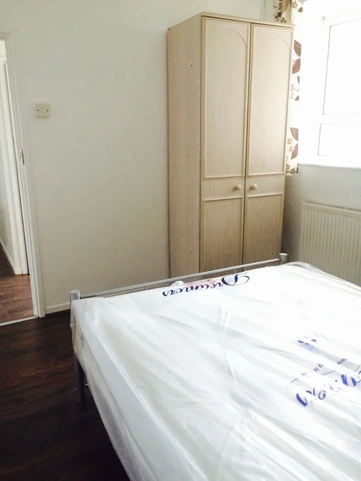 Room Rainhill Way in Greater London