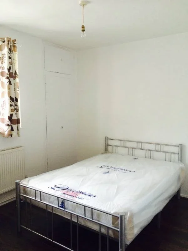 Room Rainhill Way in Greater London