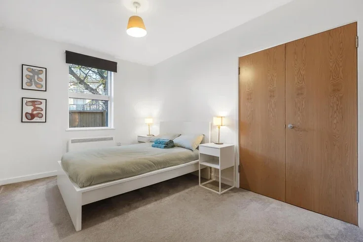 Flat Clapham Road in Greater London