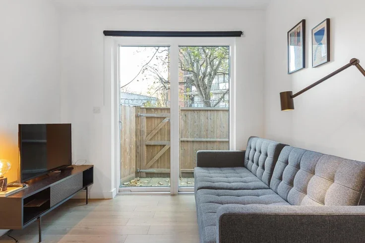 Flat Clapham Road in Greater London