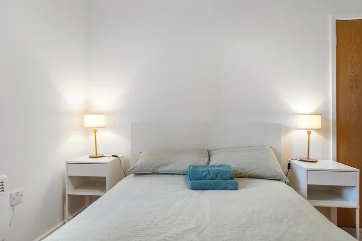 Flat Clapham Road in Greater London