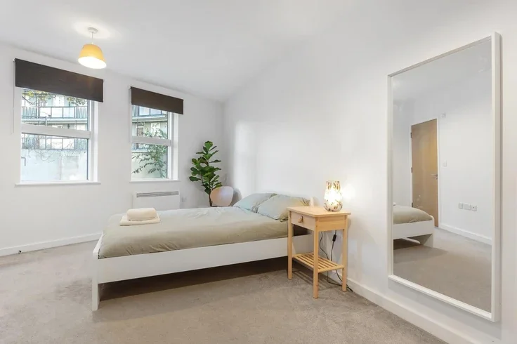 Flat Clapham Road in Greater London