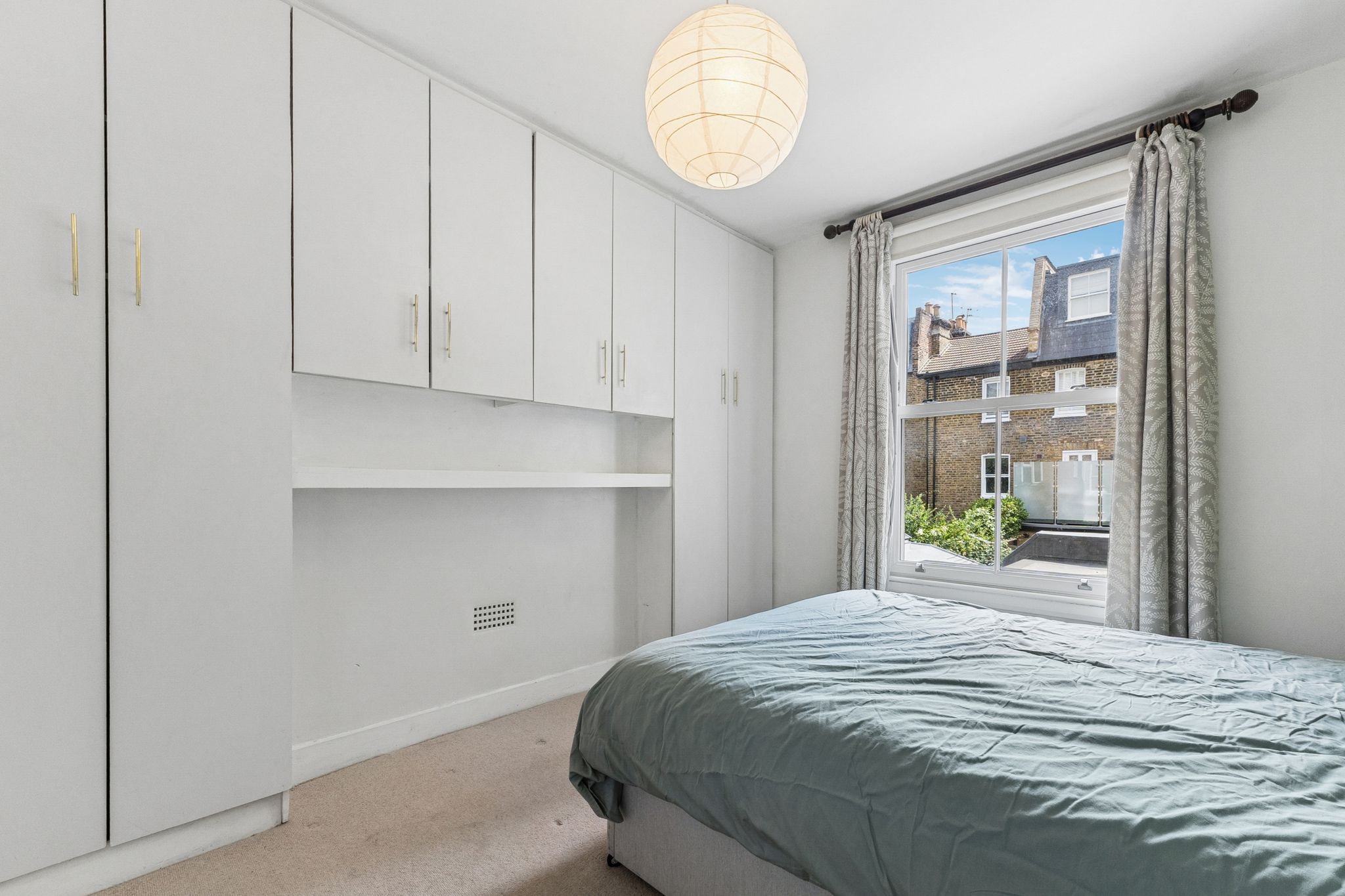 Flat Carthew Road in Greater London
