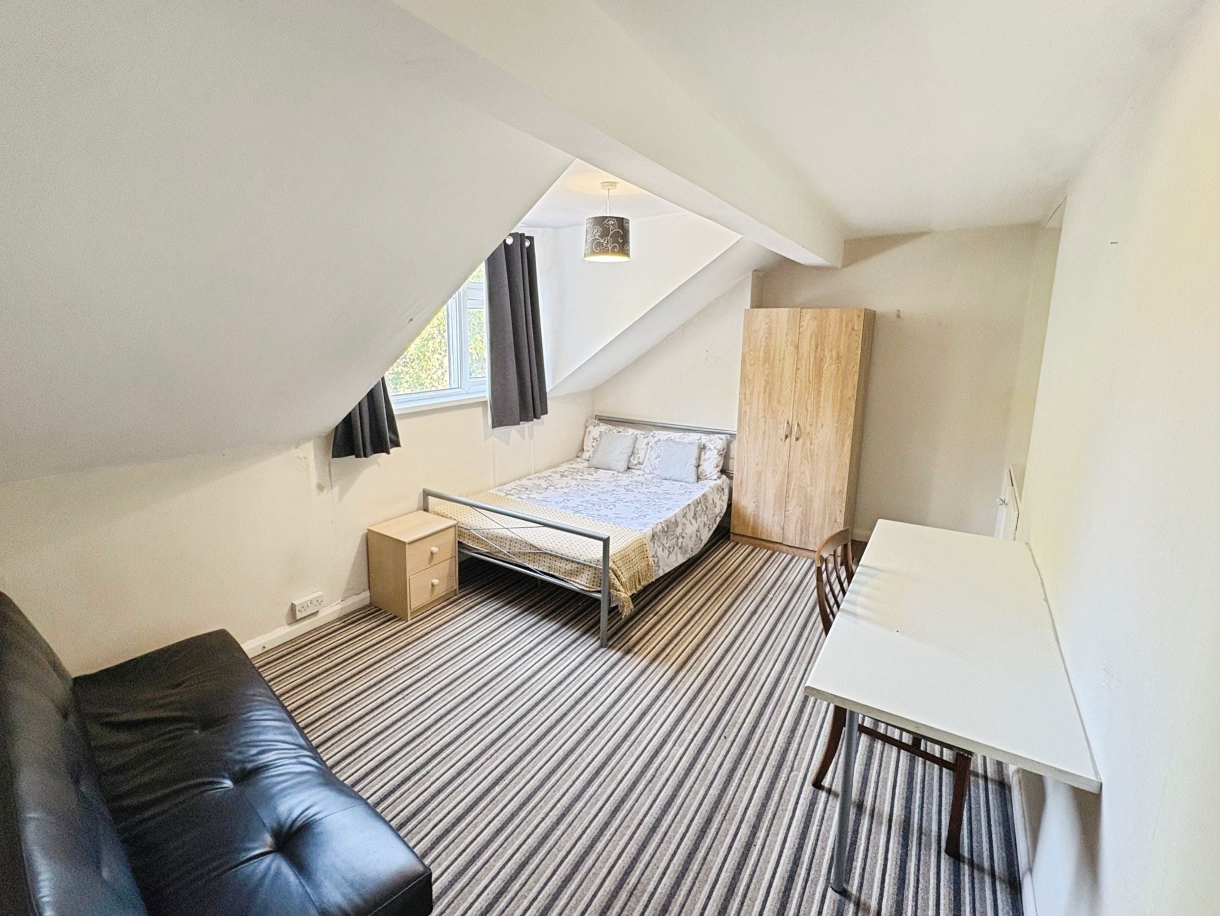 Room Ecclesall Road in Sheffield