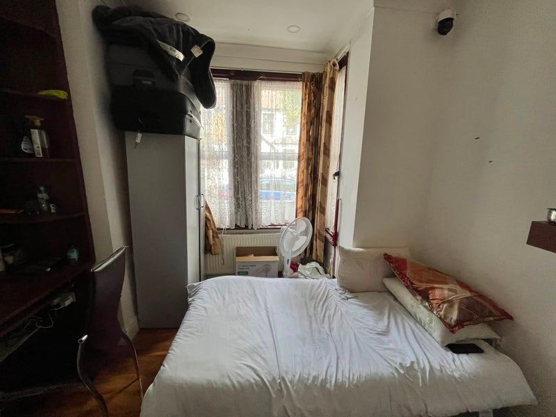 Room Kempton Road in Greater London