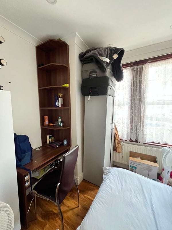 Room Kempton Road in Greater London