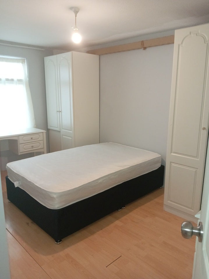 House Brownlow Bend in Basildon