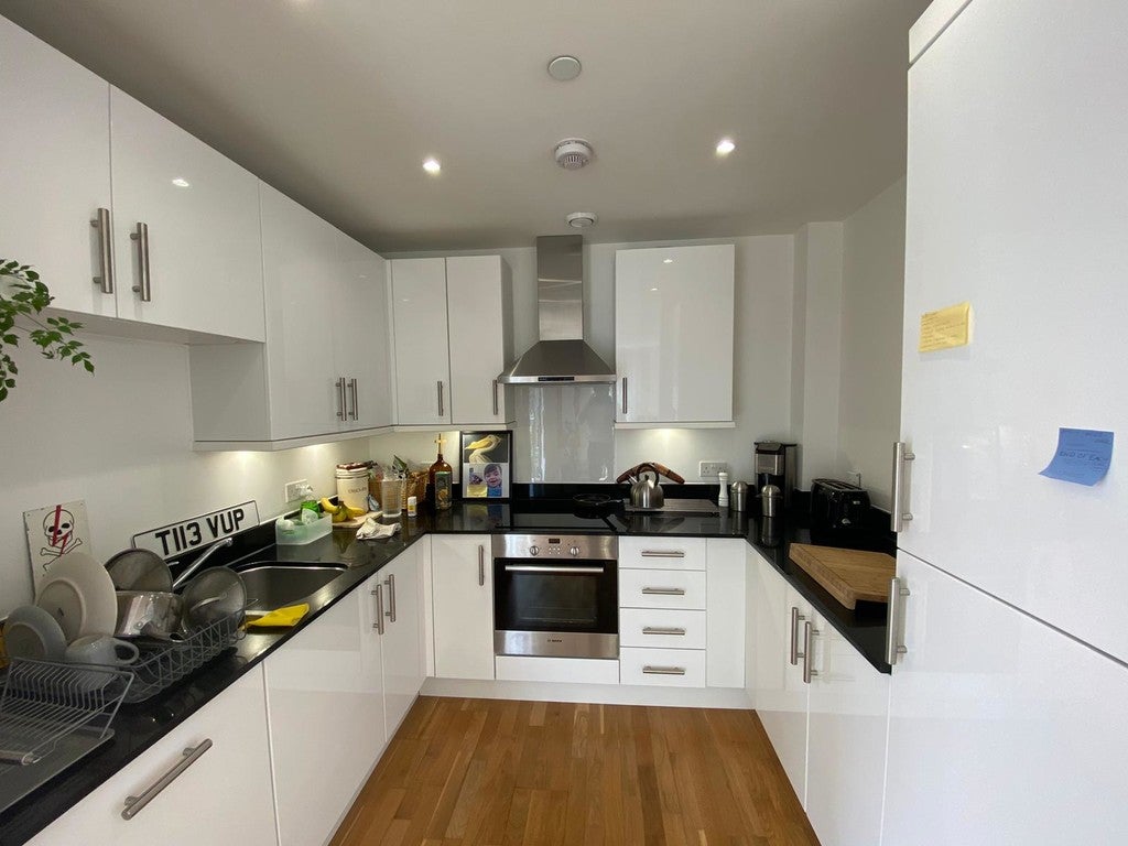 Flat Zenith Close in London