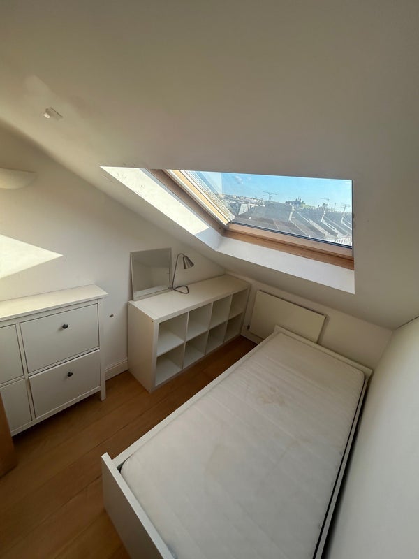 Room Goaters Alley in Greater London