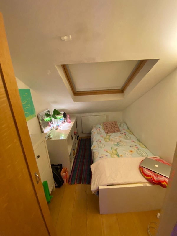 Room Goaters Alley in Greater London