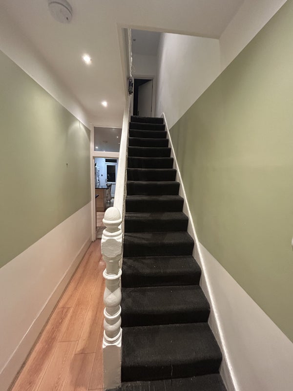 Room Whymark Avenue in Greater London