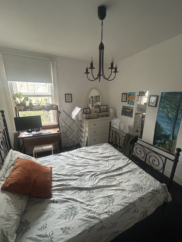 Room Whymark Avenue in Greater London