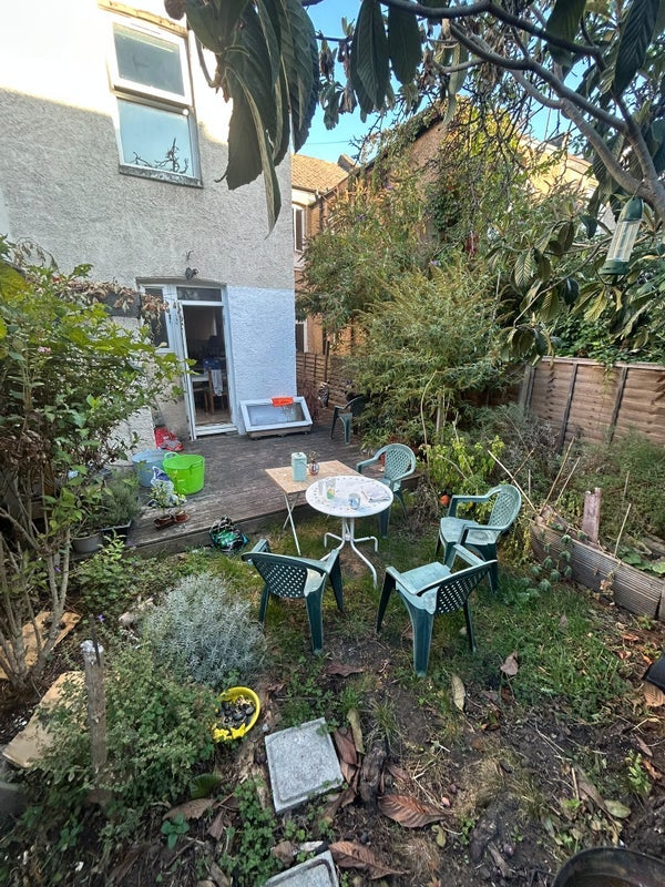 Room Whymark Avenue in Greater London