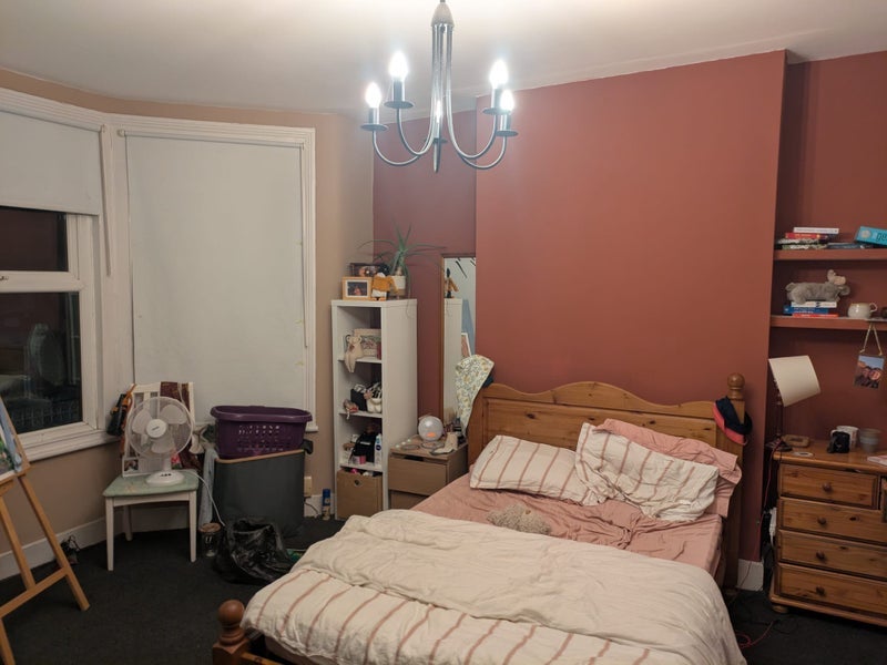 Room Whymark Avenue in Greater London