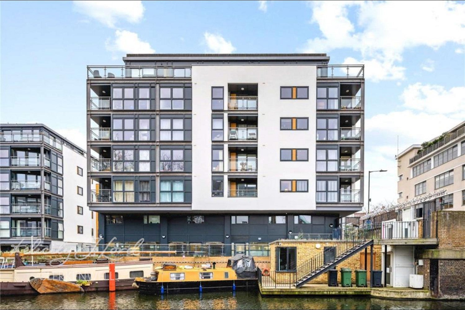 Flat Eagle Wharf Road in Greater London