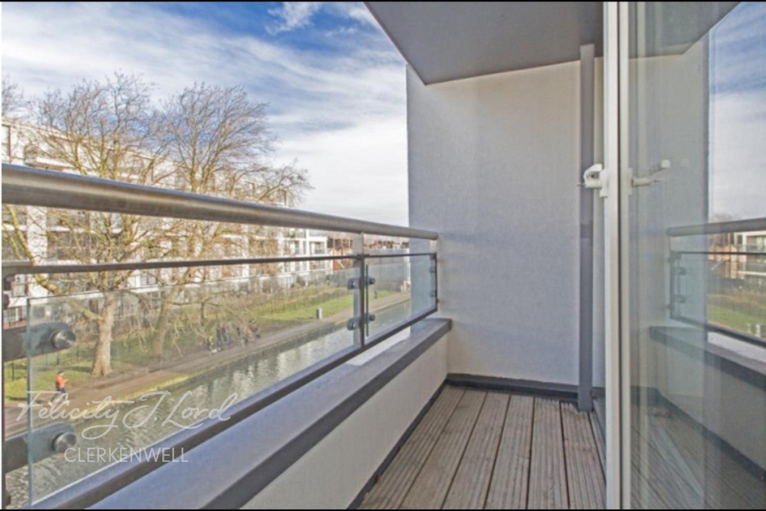 Flat Eagle Wharf Road in Greater London