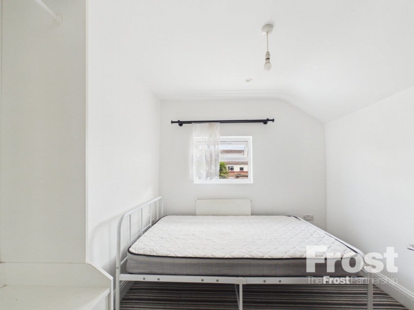 Room Staines Road in Greater London