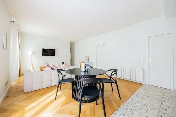 Flat Rue de Turbigo in Paris
