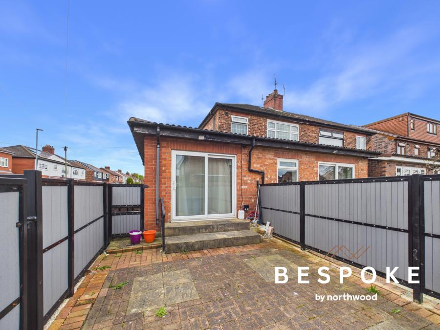 Flat Corringham Road in Manchester