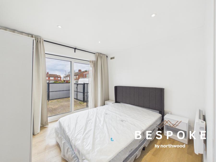 Flat Corringham Road in Manchester