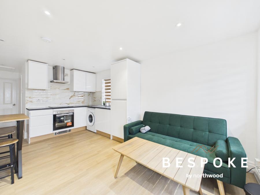 Flat Corringham Road in Manchester
