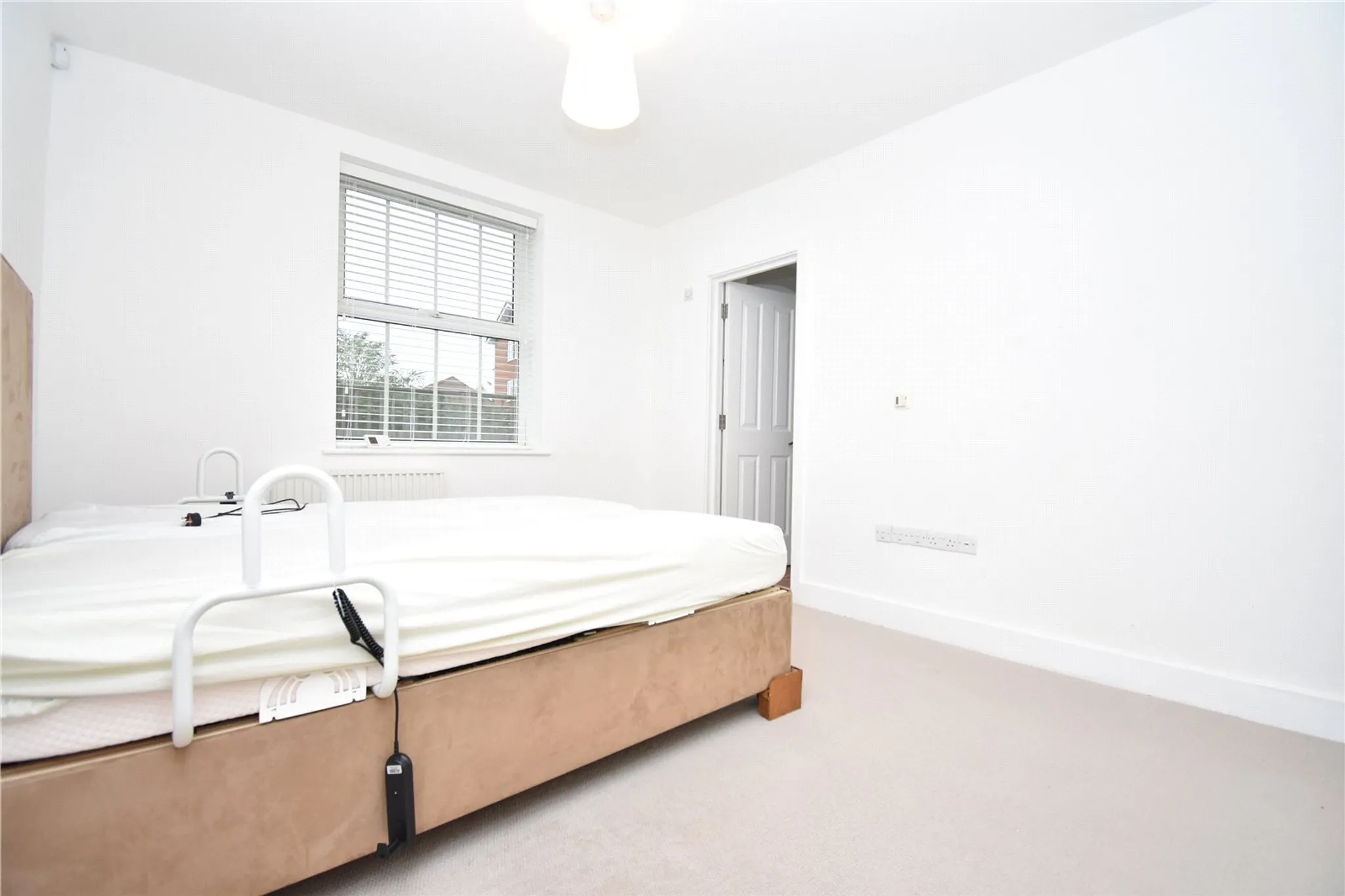 Flat Pelican Lane in Newbury