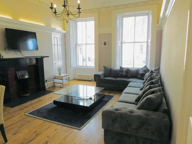 Flat Fitzroy Lane in Glasgow