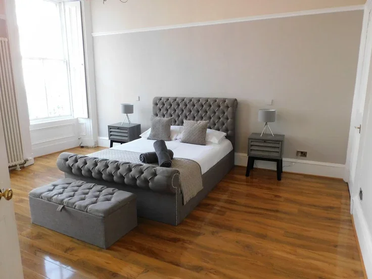 Flat Fitzroy Lane in Glasgow