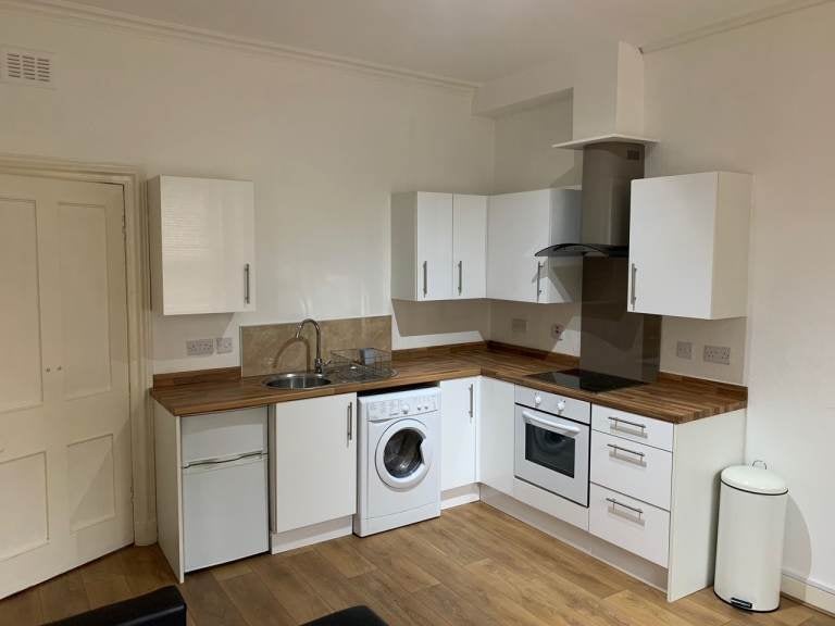 Flat Dunkeld Road in Perth