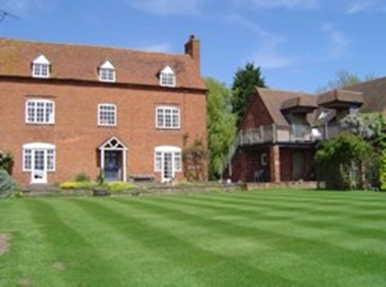 Flat Dormston Lane in Wychavon